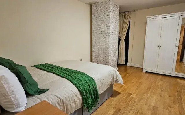 Modern & Lovely 2 Bed in London
