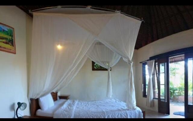 Romeo Beachfront Bungalow