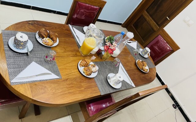 Mam Lovely 2-bed Apartment in Dakar-almadies