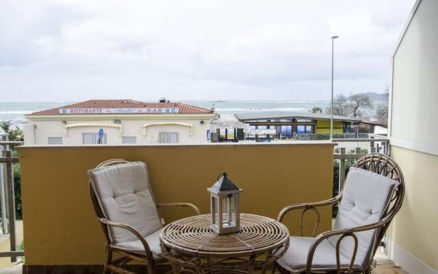 Beachfront two Room Apartment Sparaglione