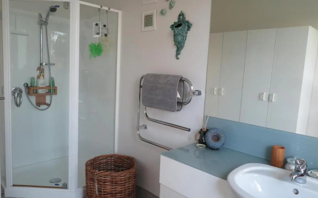 Kakariki Rooms, Kotare House
