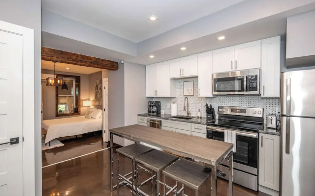 Luxury Mt. Adams Retreat Apt 1