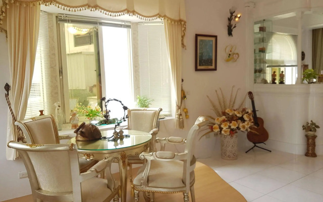 Loving Hut Paradise Island Vegan Bed and Breakfast