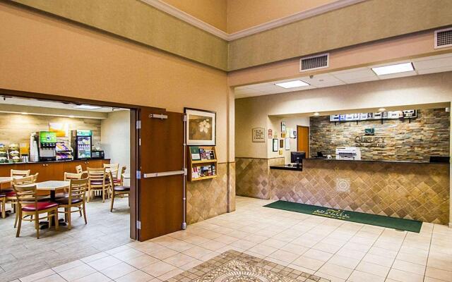 Quality Inn & Suites Fishkill South near I-84