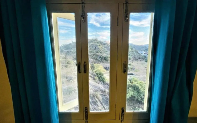 SHIKHAR BUNGLOW - A Stunning Valley View Bungalow in Mount Abu