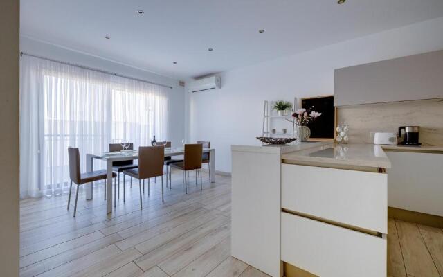 Stylish 3 Bedroom Holiday Apartment in St Julians