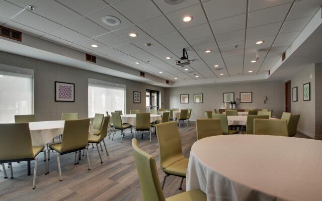 Holiday Inn Express & Suites Aurora - Naperville by IHG