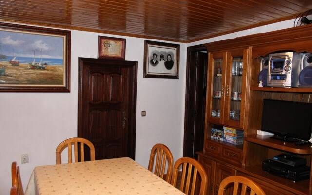 House With 2 Bedrooms in Paredes do Rio, With Wonderful Mountain View