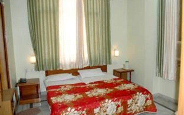 Hotel Madhav Palace