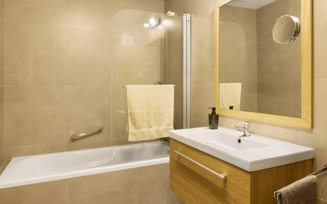 1 Bed Apartment Sleeps 4 With Pool