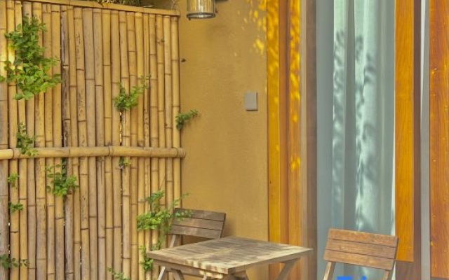 Shishe Retreat · Manghuang Village Scenic Area, Mangshi – Outside – Dehong