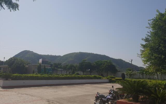 Treehouse Sunrise Resort Neemrana