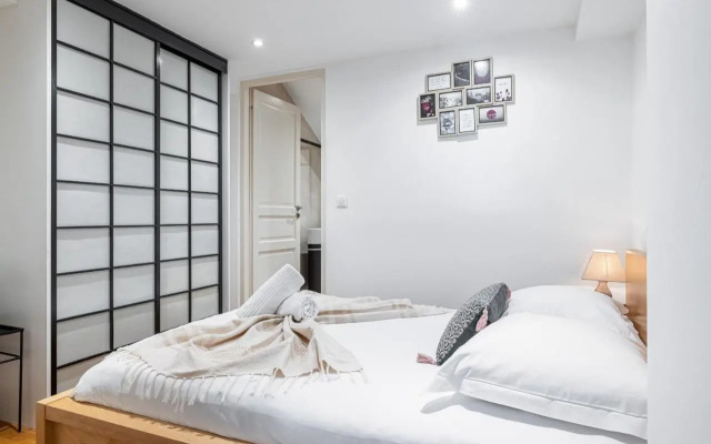 Massena Street - 1 Bdr Duplex with AC & Parking