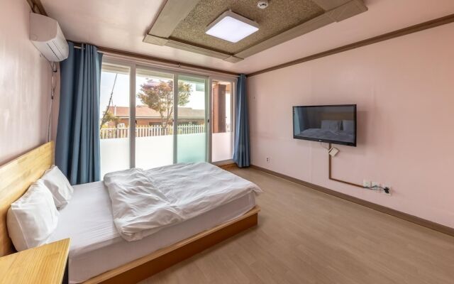 Ganghwa Marinpaibeu Pulbilra Gajok Pension