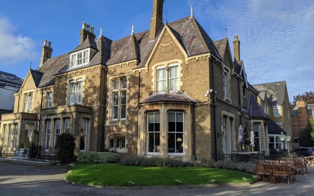 Cotswold Lodge Hotel