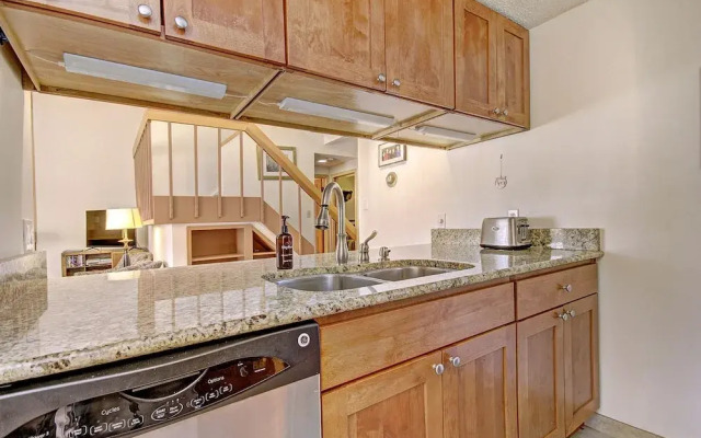 Alluring Lofty Condo In East Village - PG310 by RedAwning