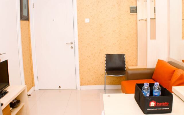 Nice And Strategic 2Br At Green Pramuka City Apartment