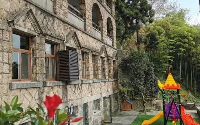 Qiye Shuxia Hotel