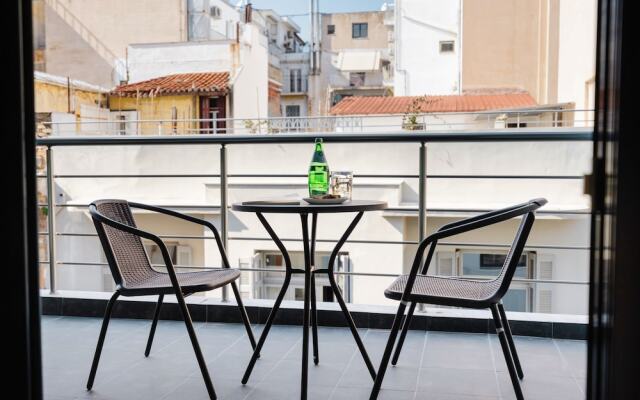Sanders Home Suites - Charming Downtown Studio