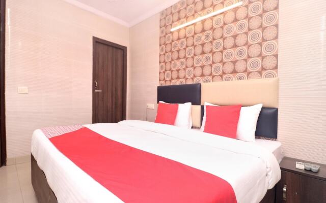 OYO 15546 Hotel KK