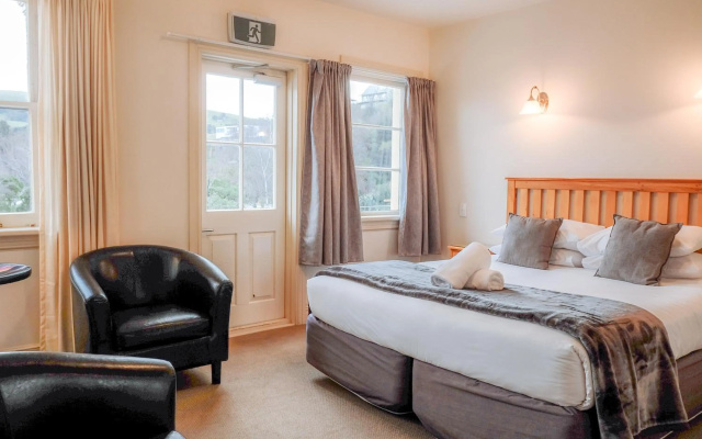 The Grand Hotel & Bar – Guest Rooms – Akaroa
