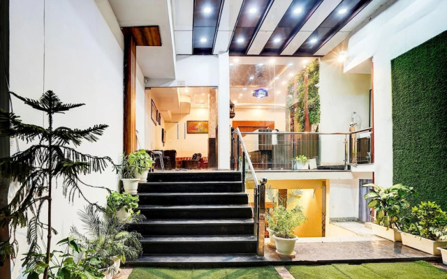 Cozy Stays Near Vishwanath Temple