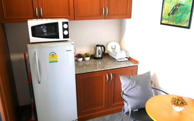 Baansuan Condo - MRT Cultural Station