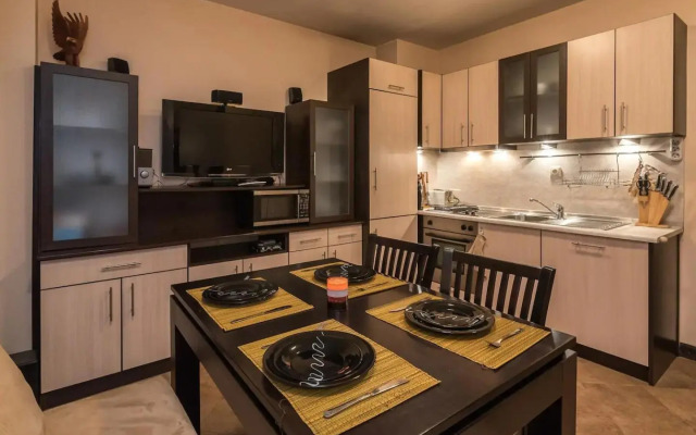 Charming, Fully-furnished, 2-bedroom apartment