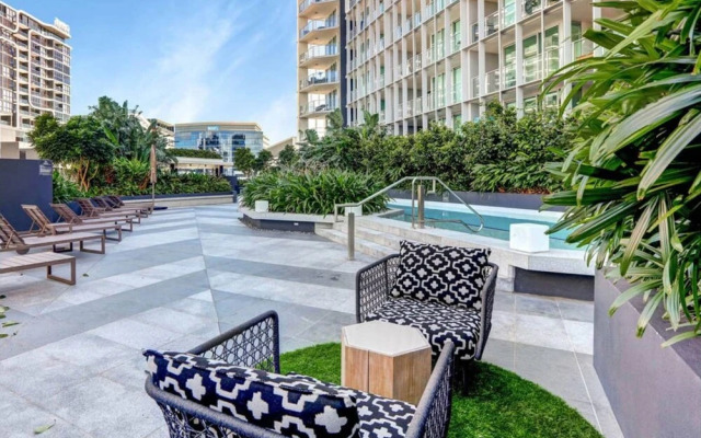 Modern 2 Bedroom Apartment In Fabulous Location