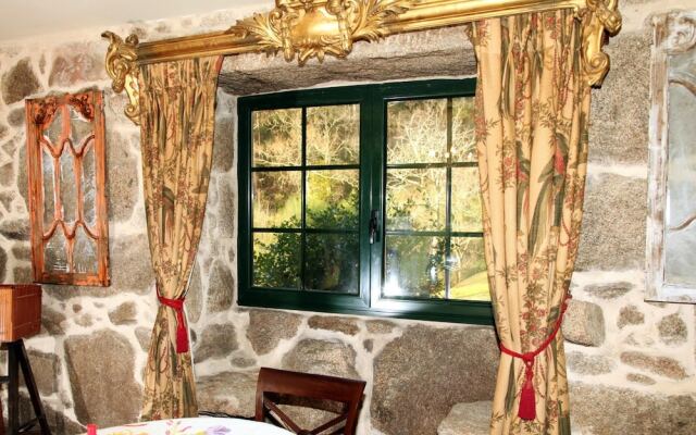 House With 5 Bedrooms in Pontevedra, With Enclosed Garden