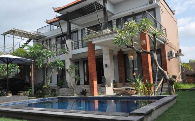 Temuku Keramas Beach Suite