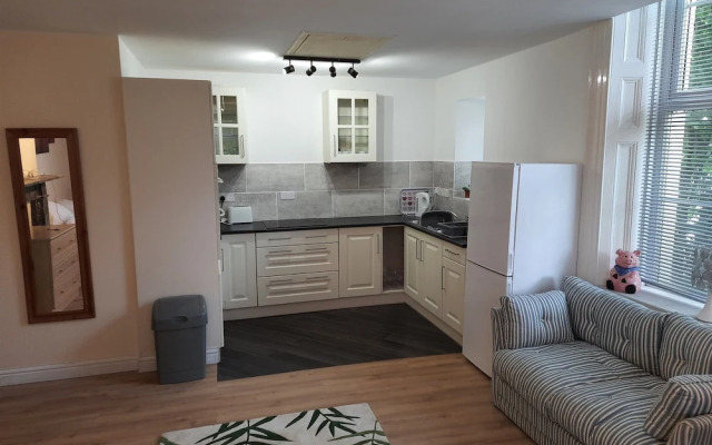 Self Contained Studio Flat in Winterton Hall