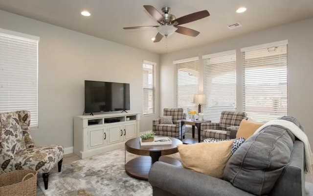 Vacation Home with easy access to bike and hiking trails by Redawning