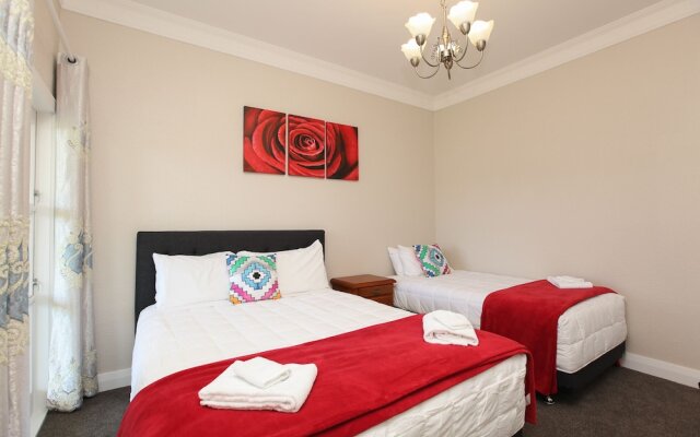 Luxury 3Brm Mannor in Temple View