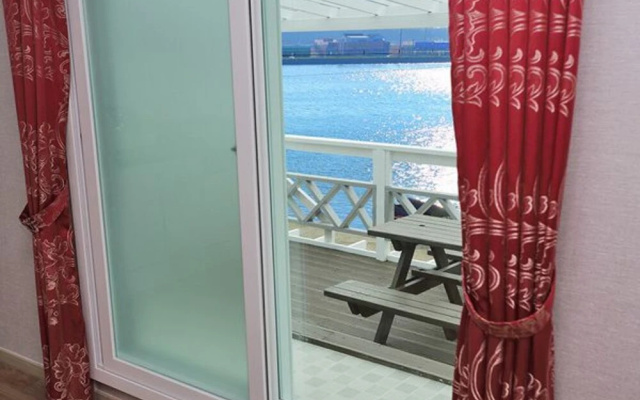 Anmyeondo Beach White House Pension