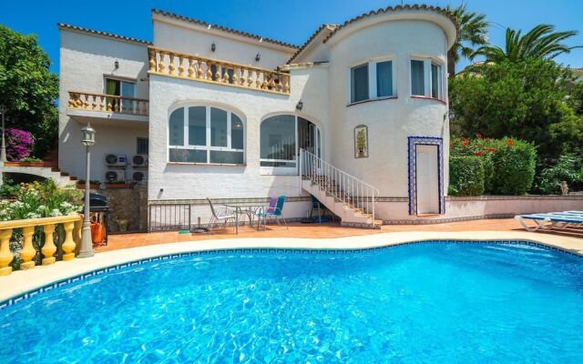 Comfortable 4-bed Villa With Panoramic Views