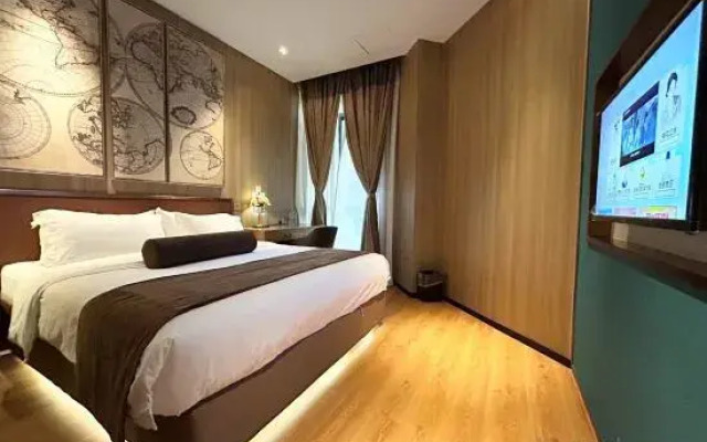 Happy Time Hotel (First Pier of Zhongshan Road Pedestrian Street)