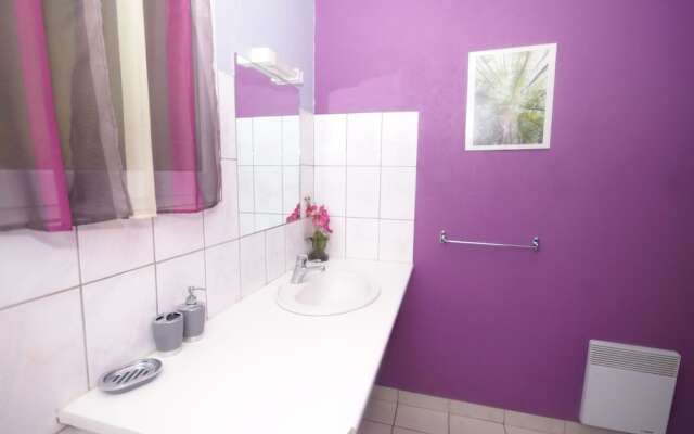 Beautiful House on Hilltop With Private Pool and a River 800 Meters Away