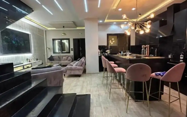 Luxury Central Cosy Villa