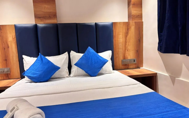 Hotel Lavish Park