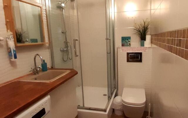 Lemuria Hostel Szkolna centrum