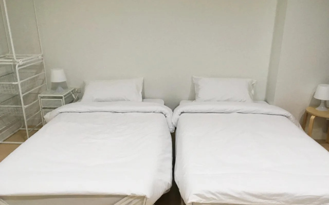 A Port Studio Airport Hotel