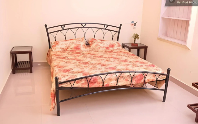 Palm Grove Service Villa