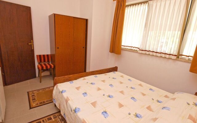 Apartment 894