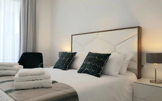 Contemporary two Bed, two Bath Apartment