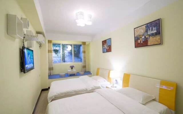 Qinglian River View Guesthouse