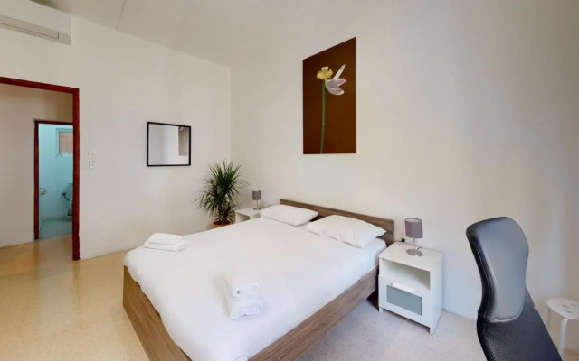 St Julians - Balluta Bay large 3 bedroom apartment