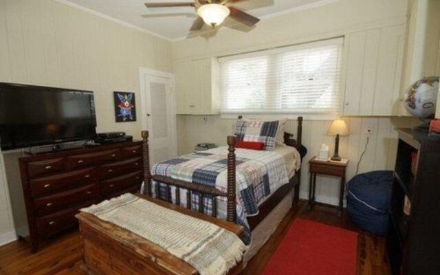 Aunt Dot's Luxurious Beachfront B&B