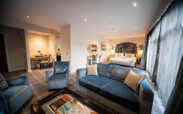 Peak Edge Hotel