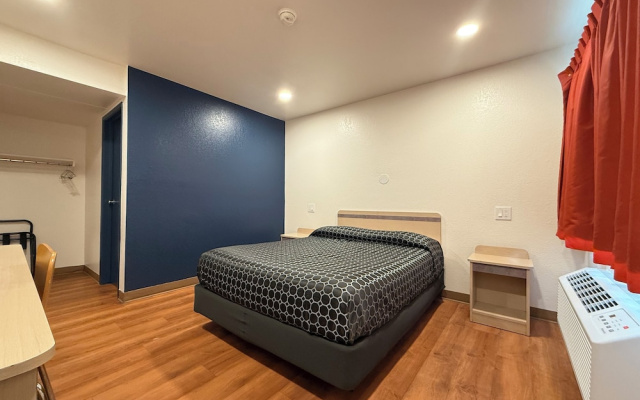 Shasta Vista Inn & Suites